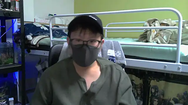 Snapshot of Owl1216 chatting on 03/04/25, 12:22 Owl1216 online show from 03/04/25, 12:22