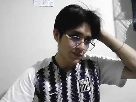 Snapshot of HardDick2 chatting on 05/16/26, 05:26 HardDick2 online show from 05/16/26, 05:26