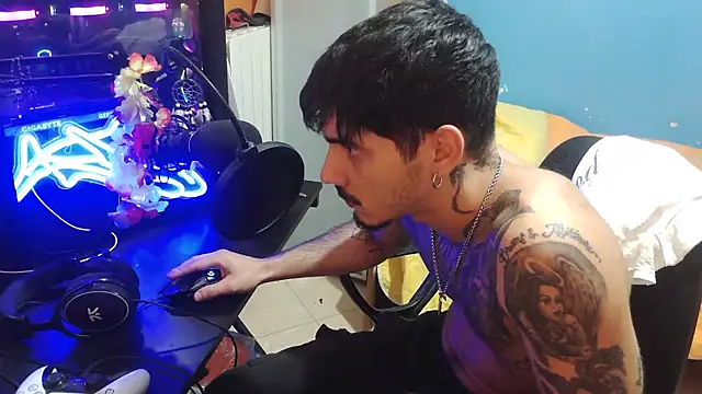 Badboyi1997 online show from 10/20/25, 04:18