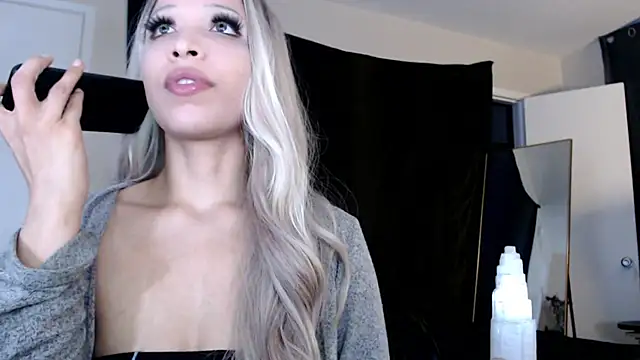 liadivina online show from 02/27/25, 03:58