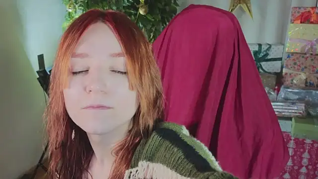 Snapshot of Rita_flame chatting on 12/14/25, 04:23 Rita flame online show from 12/14/25, 04:23