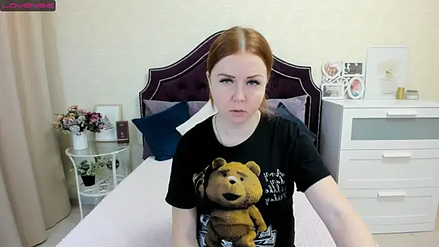 Snapshot of BettyBloom69 chatting on 02/06/25, 04:21 BettyBloom69 online show from 02/06/25, 04:21