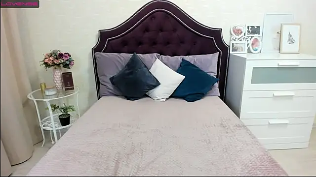 Snapshot of BettyBloom69 chatting on 02/25/25, 04:35 BettyBloom69 online show from 02/25/25, 04:35