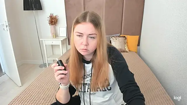 Snapshot of BettyBloom69 chatting on 10/07/25, 04:53 BettyBloom69 online show from 10/07/25, 04:53