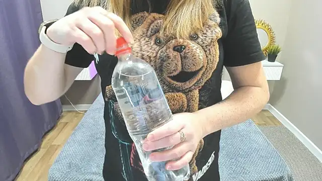 Snapshot of BettyBloom69 chatting on 11/13/25, 04:55 BettyBloom69 online show from 11/13/25, 04:55