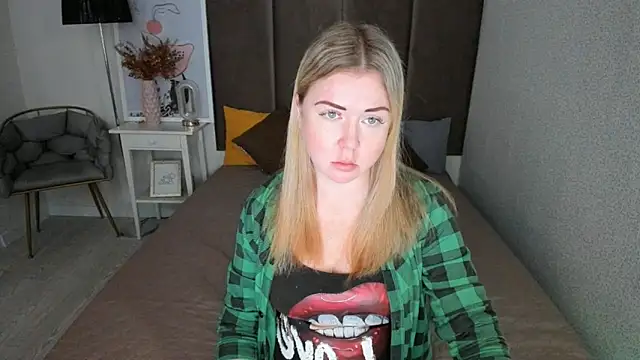 Snapshot of BettyBloom69 chatting on 11/24/25, 04:45 BettyBloom69 online show from 11/24/25, 04:45