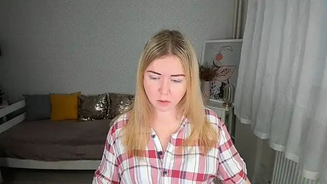 Snapshot of BettyBloom69 chatting on 12/04/25, 04:44 BettyBloom69 online show from 12/04/25, 04:44