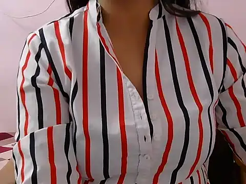 Snapshot of diva-22 chatting on 02/07/25, 02:15 diva-22 online show from 02/07/25, 02:15