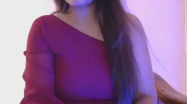 Snapshot of diva-22 chatting on 03/07/25, 10:45 diva-22 online show from 03/07/25, 10:45