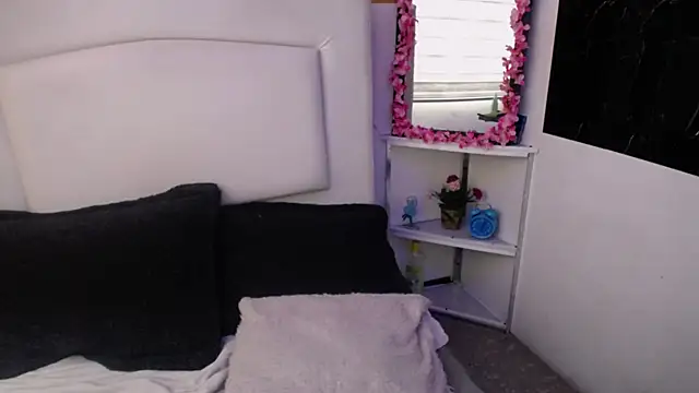 Snapshot of palmer_mIix chatting on 12/19/24, 05:18 palmer mIix online show from 12/19/24, 05:18