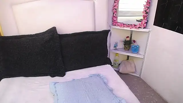 Snapshot of palmer_mIix chatting on 12/26/24, 01:21 palmer mIix online show from 12/26/24, 01:21