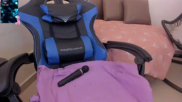 Snapshot of gaby_flow chatting on 03/08/25, 02:51 gaby flow online show from 03/08/25, 02:51