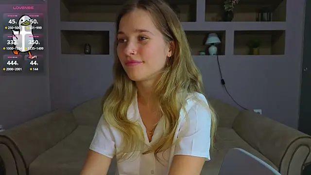 LinaCristonsen online show from 10/26/25, 03:29