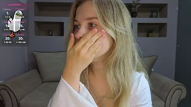 LinaCristonsen online show from 11/09/25, 03:32