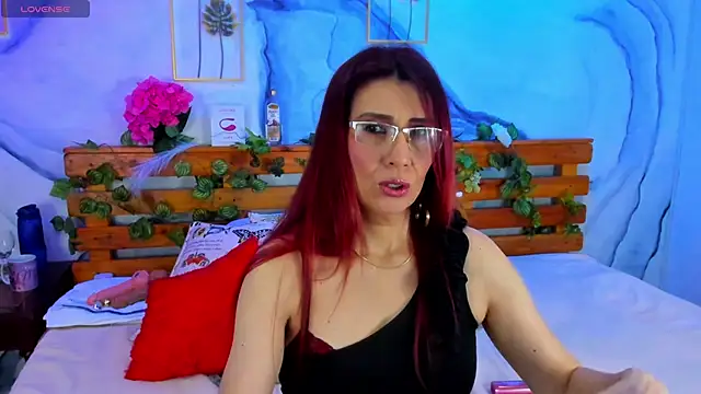 Snapshot of Perla_Franco chatting on 02/04/25, 05:21 Perla Franco online show from 02/04/25, 05:21
