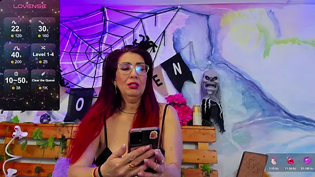 Snapshot of Perla_Franco chatting on 10/19/25, 01:06 Perla Franco online show from 10/19/25, 01:06