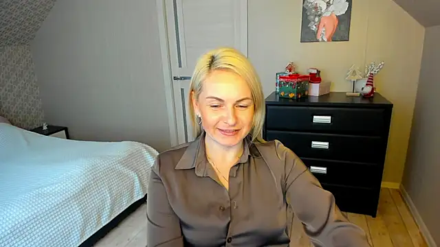 Alicee Gracee online show from 12/04/25, 09:29