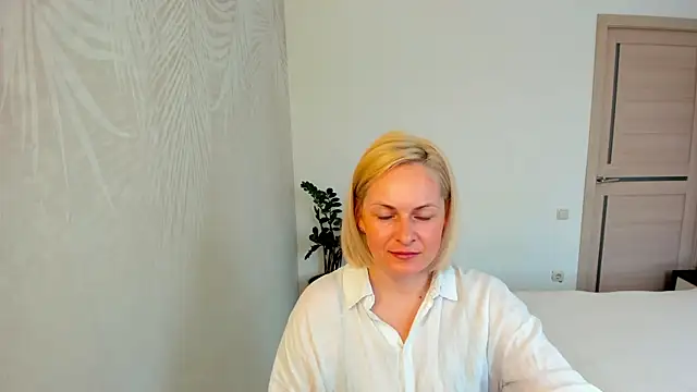 Alicee Gracee online show from 04/22/26, 08:28