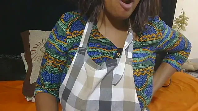 Snapshot of MaximTease24 chatting on 09/19/25, 06:30 MaximTease24 online show from 09/19/25, 06:30