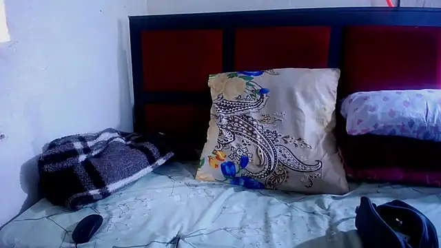 Snapshot of MaximTease24 chatting on 10/12/25, 01:21 MaximTease24 online show from 10/12/25, 01:21