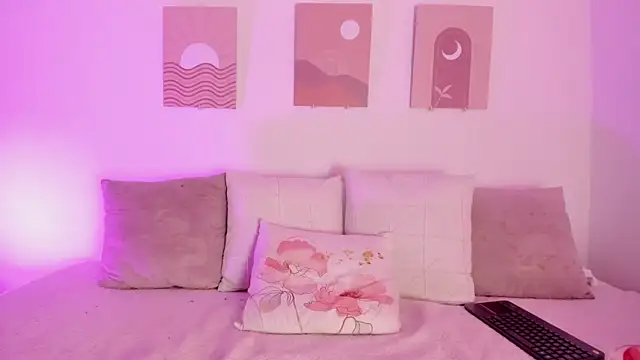 Snapshot of Mia_Heartt chatting on 01/09/25, 07:08 Mia Heartt online show from 01/09/25, 07:08