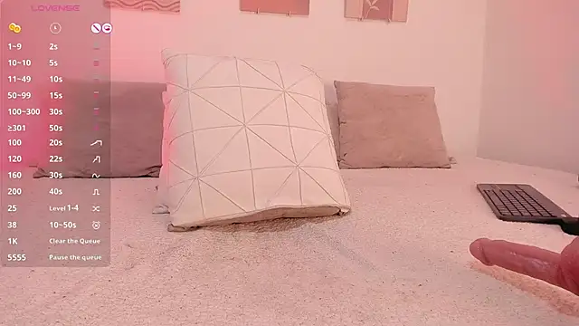 Snapshot of Mia_Heartt chatting on 02/14/25, 11:09 Mia Heartt online show from 02/14/25, 11:09