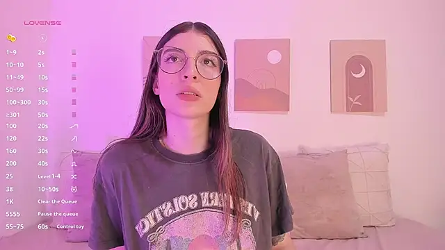 Snapshot of Mia_Heartt chatting on 03/15/25, 12:47 Mia Heartt online show from 03/15/25, 12:47