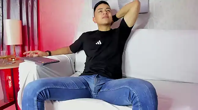 Snapshot of Lucii_fer_ chatting on 02/12/25, 11:29 Lucii fer online show from 02/12/25, 11:29