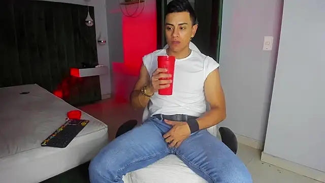 Snapshot of Lucii_fer_ chatting on 11/07/25, 12:05 Lucii fer online show from 11/07/25, 12:05