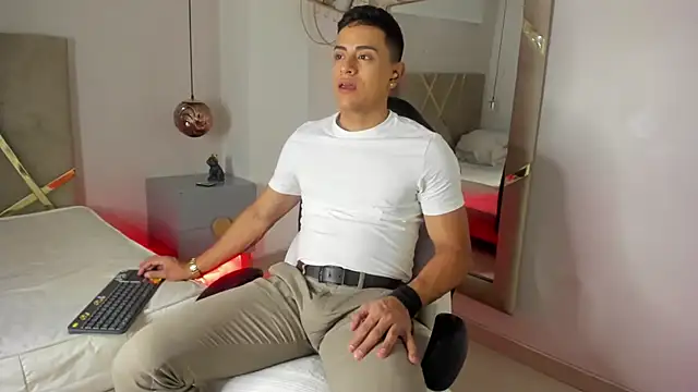 Snapshot of Lucii_fer_ chatting on 12/01/25, 11:48 Lucii fer online show from 12/01/25, 11:48