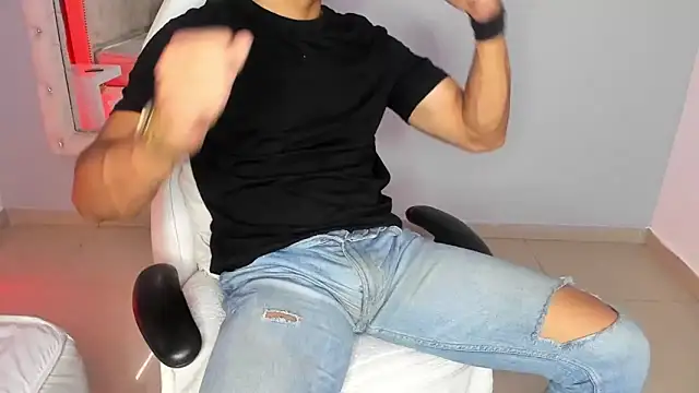 Snapshot of Lucii_fer_ chatting on 12/05/25, 11:30 Lucii fer online show from 12/05/25, 11:30