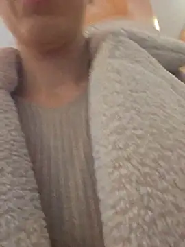 Snapshot of beaverwoman chatting on 10/31/25, 08:26 beaverwoman online show from 10/31/25, 08:26