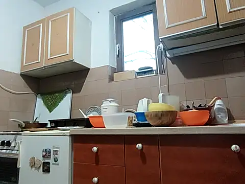 Snapshot of beaverwoman chatting on 11/10/25, 01:43 beaverwoman online show from 11/10/25, 01:43