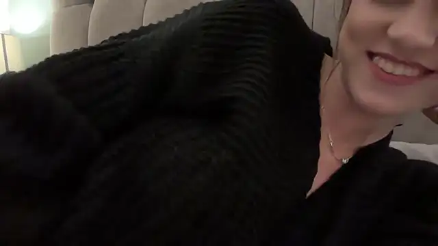 Snapshot of LustfulLuna_ chatting on 12/02/24, 04:31 LustfulLuna online show from 12/02/24, 04:31