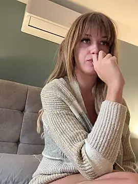 Snapshot of LustfulLuna_ chatting on 12/09/24, 02:06 LustfulLuna online show from 12/09/24, 02:06