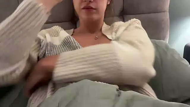 Snapshot of LustfulLuna_ chatting on 01/14/25, 06:49 LustfulLuna online show from 01/14/25, 06:49