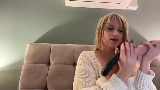 LustfulLuna  online show from 12/21/25, 09:33