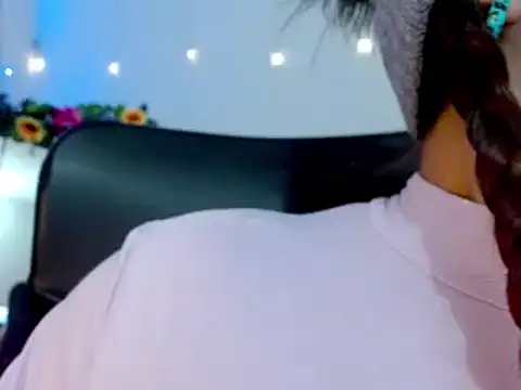 Snapshot of miss_evoleth2 chatting on 02/24/25, 03:33 miss evoleth2 online show from 02/24/25, 03:33