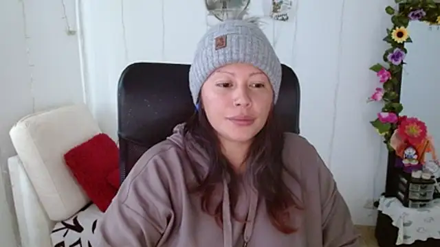 Snapshot of miss_evoleth2 chatting on 12/01/25, 04:01 miss evoleth2 online show from 12/01/25, 04:01