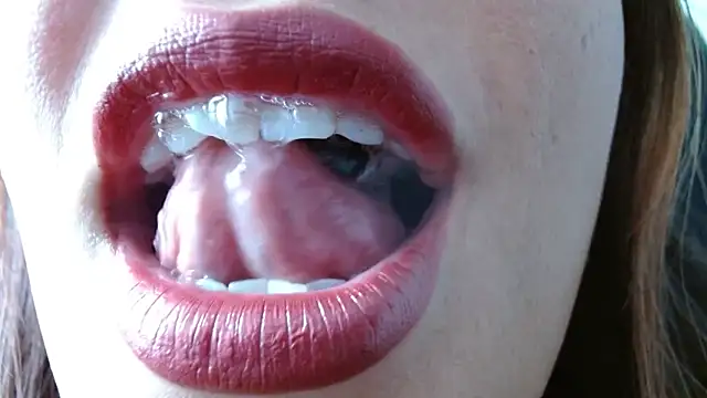 Snapshot of miss_evoleth2 chatting on 12/05/25, 07:54 miss evoleth2 online show from 12/05/25, 07:54