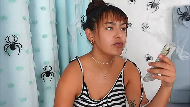 Snapshot of AshiaEkta1 chatting on 11/18/25, 06:40 AshiaEkta1 online show from 11/18/25, 06:40