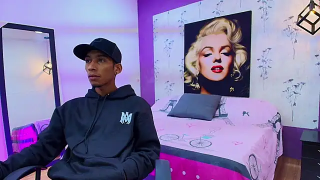 Snapshot of alejandro_king1 chatting on 02/19/25, 01:06 alejandro king1 online show from 02/19/25, 01:06