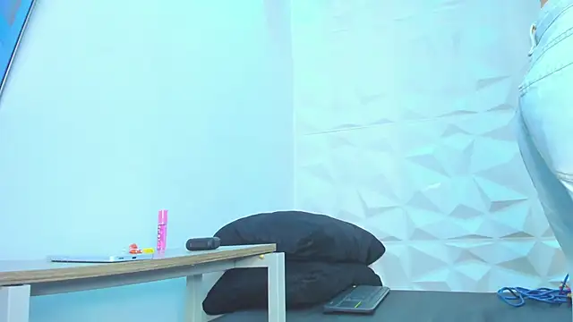 Snapshot of MarieMyller chatting on 10/09/25, 12:36 MarieMyller online show from 10/09/25, 12:36