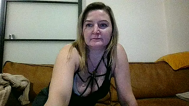 Snapshot of CoupleKitty chatting on 02/08/25, 07:49 CoupleKitty online show from 02/08/25, 07:49