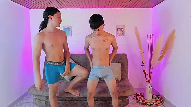 Snapshot of Couples_Wallen chatting on 03/06/25, 11:20 Couples Wallen online show from 03/06/25, 11:20