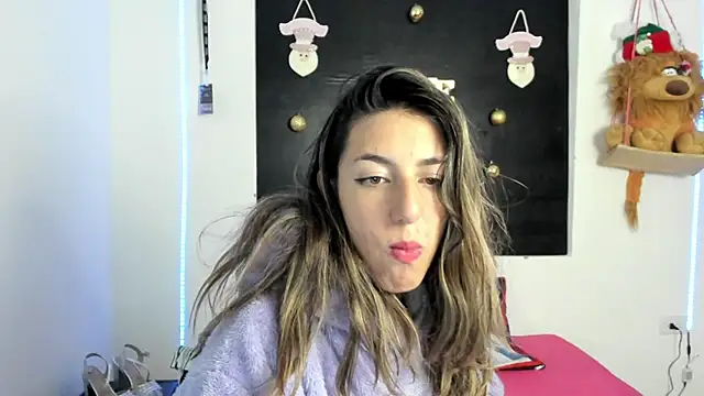 Snapshot of queen-natty chatting on 12/12/24, 03:43 queen-natty online show from 12/12/24, 03:43