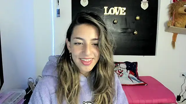 Snapshot of queen-natty chatting on 12/12/24, 06:47 queen-natty online show from 12/12/24, 06:47