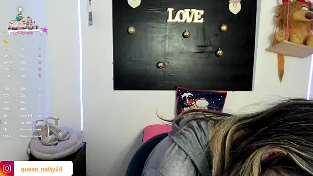 Snapshot of queen-natty chatting on 12/19/24, 03:40 queen-natty online show from 12/19/24, 03:40