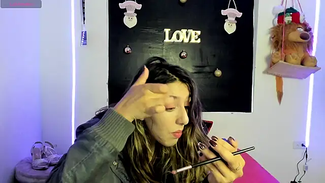 Snapshot of queen-natty chatting on 12/22/24, 09:31 queen-natty online show from 12/22/24, 09:31