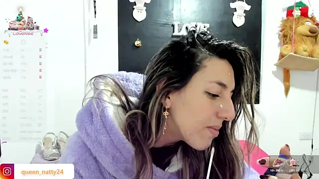 Snapshot of queen-natty chatting on 12/28/24, 03:47 queen-natty online show from 12/28/24, 03:47